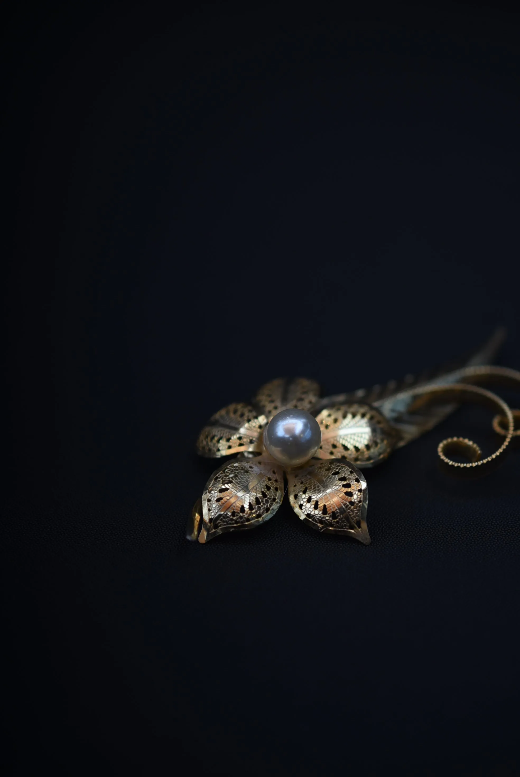 brooch pearl flower France 1960's【Limited item　One-of-a-kind】