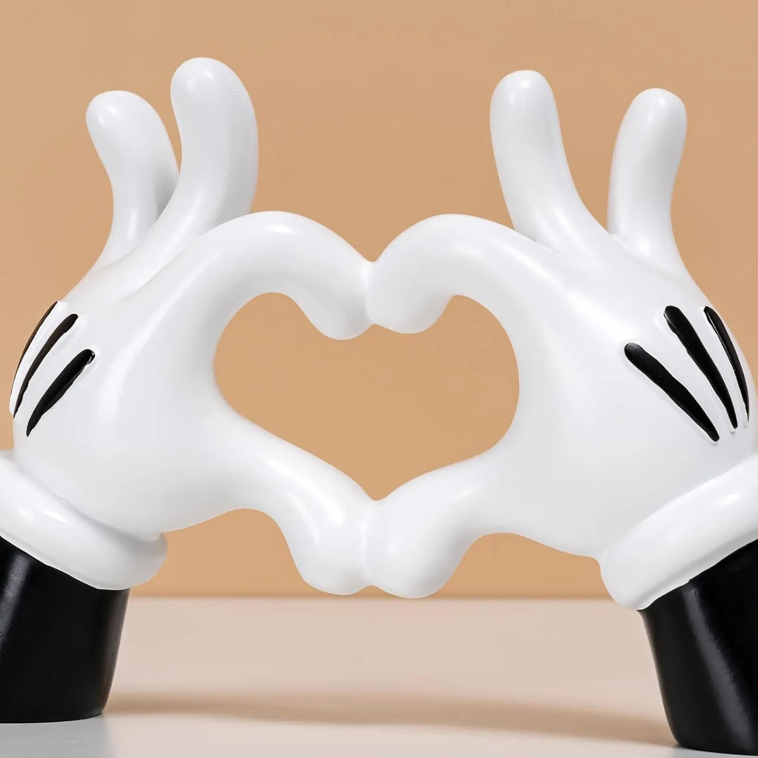 Cartoon Heart Hands Resin Statue Modern Home Decor Accents Love Finger Sculpture Room Decor Accessories Black White