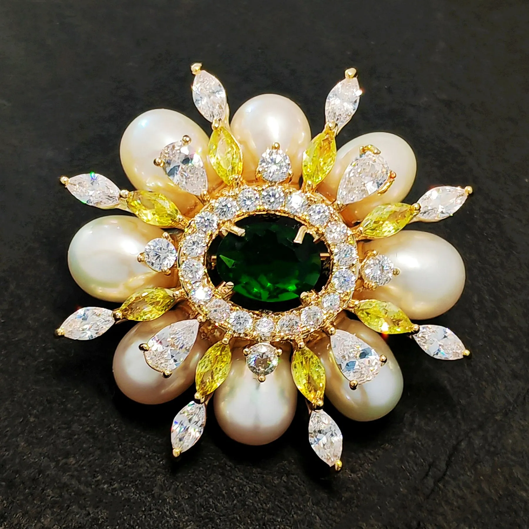 Elegant Vintage Burst Accent Pearl and Green Oval Flower Brooch Pin Wedding Party Accessory