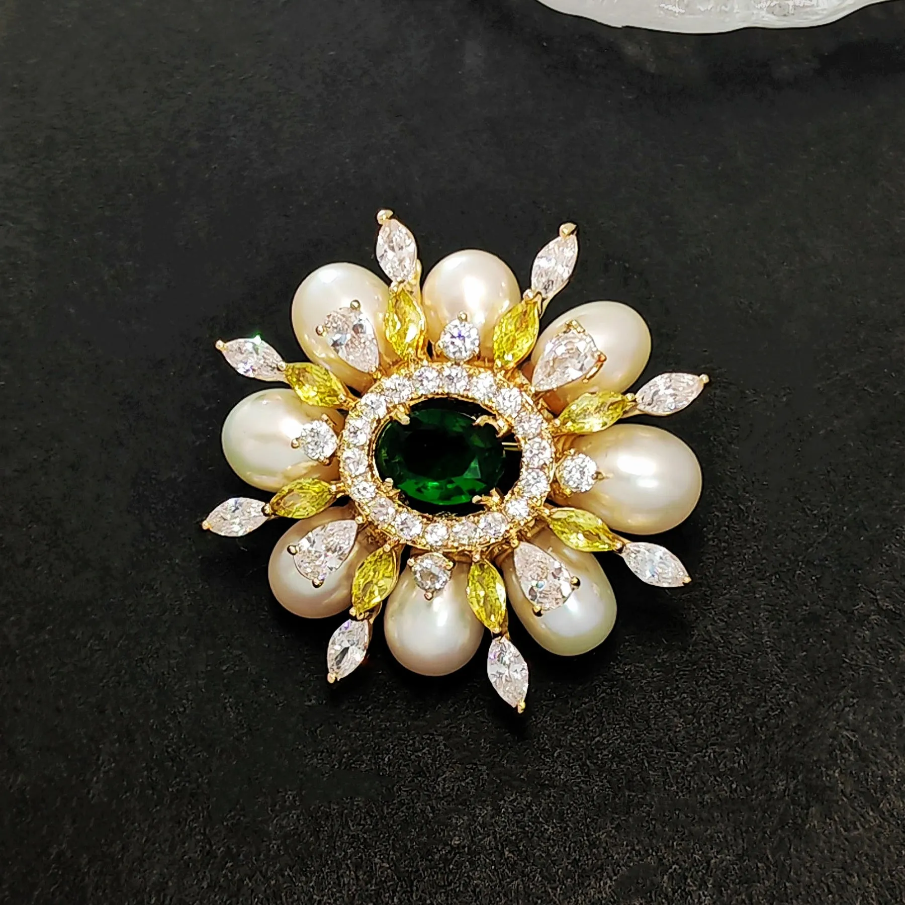 Elegant Vintage Burst Accent Pearl and Green Oval Flower Brooch Pin Wedding Party Accessory