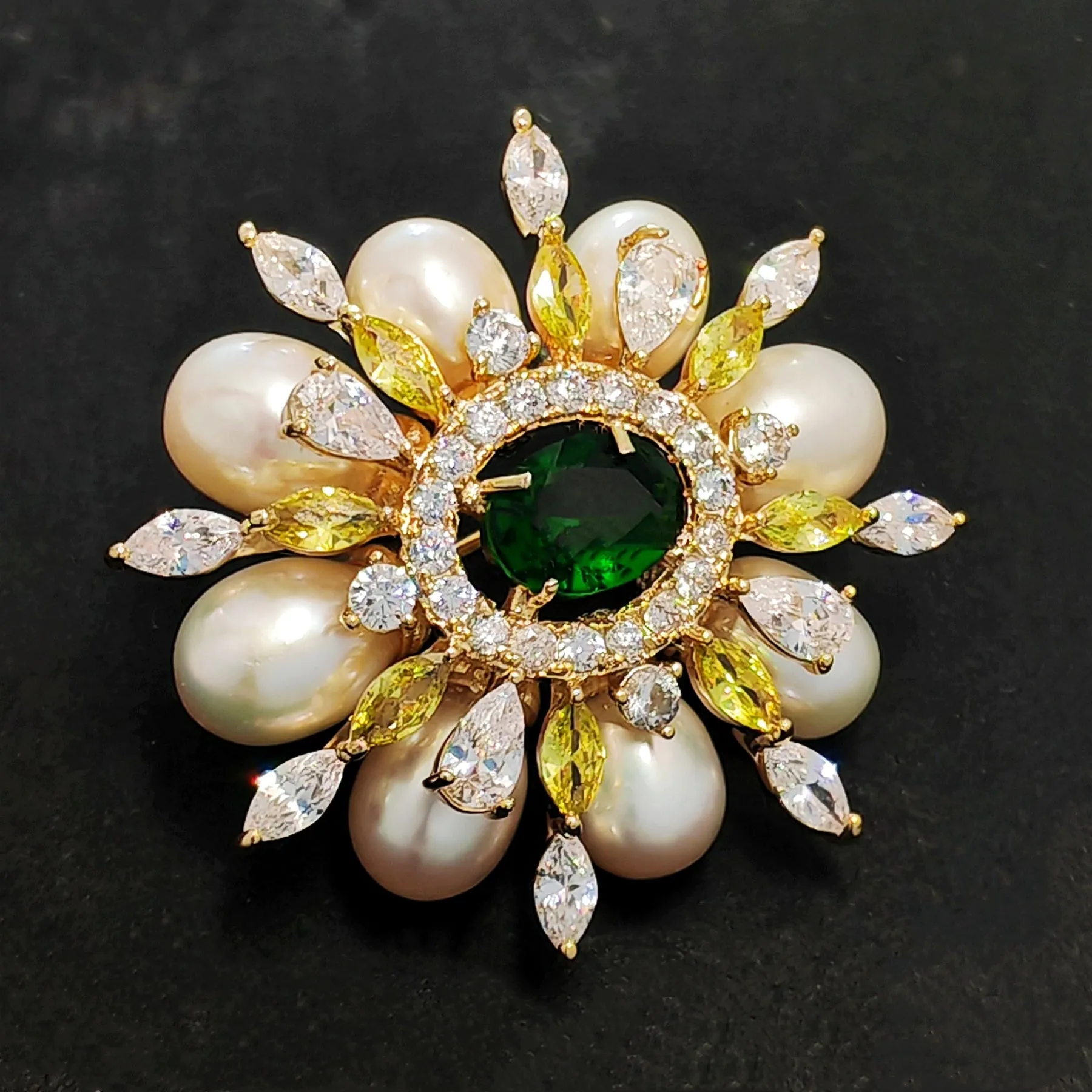 Elegant Vintage Burst Accent Pearl and Green Oval Flower Brooch Pin Wedding Party Accessory